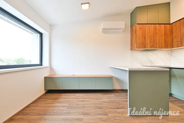 Pronájem bytu 1+kk, Brno - Židenice, Škrochova, 33 m2