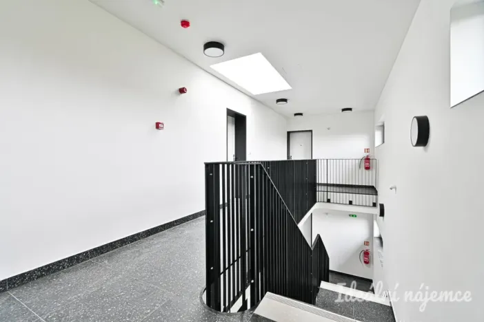 Pronájem bytu 1+kk, Brno - Židenice, Škrochova, 33 m2