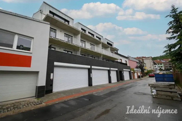 Pronájem bytu 1+kk, Brno - Židenice, Škrochova, 33 m2