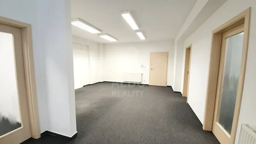 Pronájem kanceláře, České Budějovice, Husova tř., 89 m2