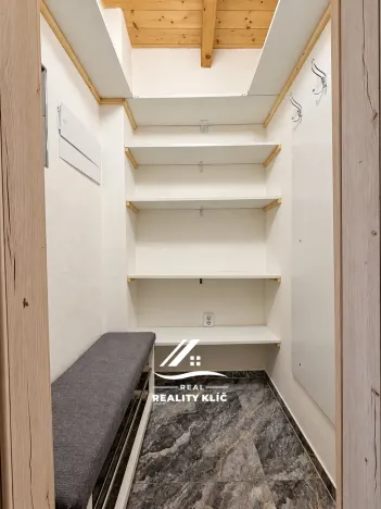 Pronájem bytu 1+kk, Děhylov, Porubská, 30 m2