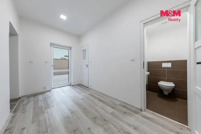 Prodej komerční nemovitosti, Karlovy Vary, Moravská, 85 m2