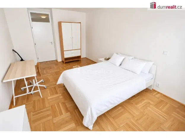 Prodej bytu 3+kk, Praha - Podolí, Dvorecké náměstí, 71 m2