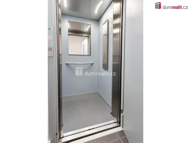 Prodej bytu 3+kk, Praha - Podolí, Dvorecké náměstí, 71 m2