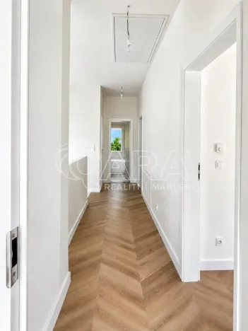 Prodej rodinného domu, Kamenice - Ládví, Lomená, 156 m2