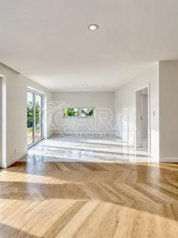 Prodej rodinného domu, Kamenice - Ládví, Lomená, 156 m2