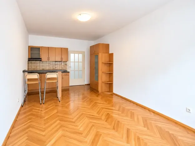 Pronájem bytu 1+kk, Praha - Žižkov, Biskupcova, 30 m2