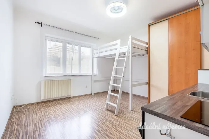 Pronájem bytu 1+kk, Praha - Střešovice, Na Malovance, 25 m2