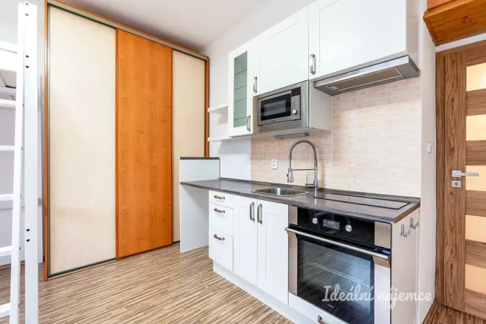 Pronájem bytu 1+kk, Praha - Střešovice, Na Malovance, 25 m2
