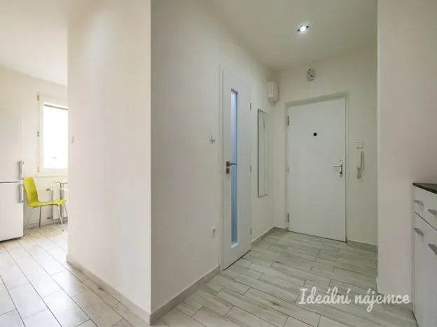 Pronájem bytu 2+1, Praha - Malešice, Přistoupimská, 54 m2