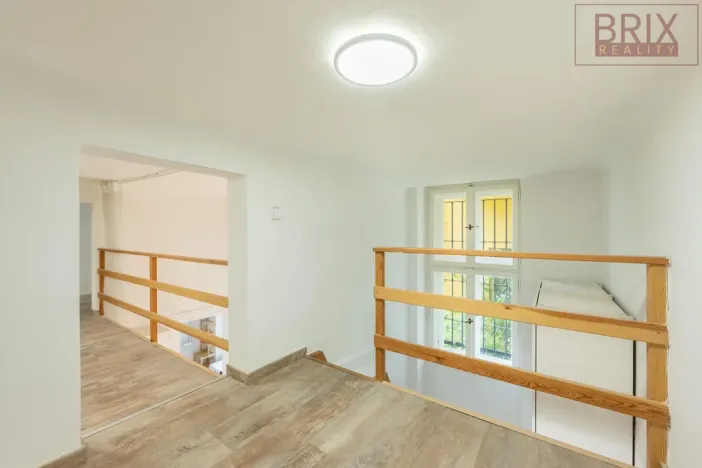 Pronájem bytu 2+1, Praha, Štefánikova, 61 m2