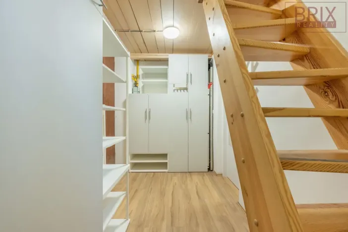 Pronájem bytu 2+1, Praha, Štefánikova, 61 m2