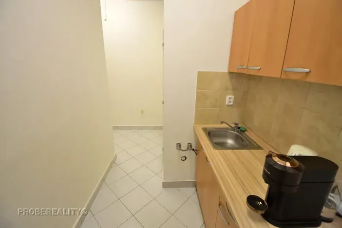 Pronájem obchodního prostoru, Beroun, Nám. M.Poštové, 49 m2