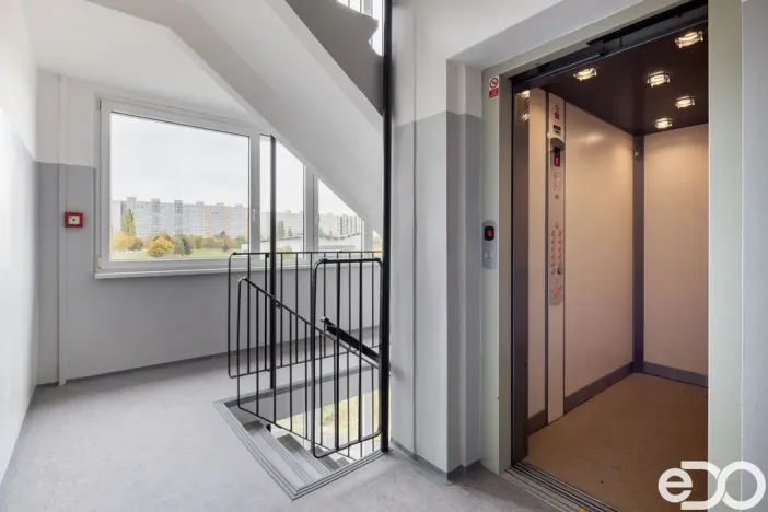Prodej bytu 2+kk, Praha - Stodůlky, Bronzová, 54 m2