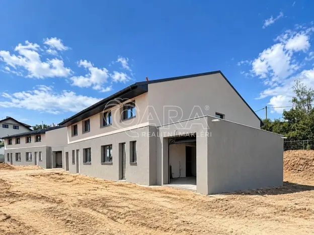 Prodej rodinného domu, Kamenice, Lomená, 156 m2