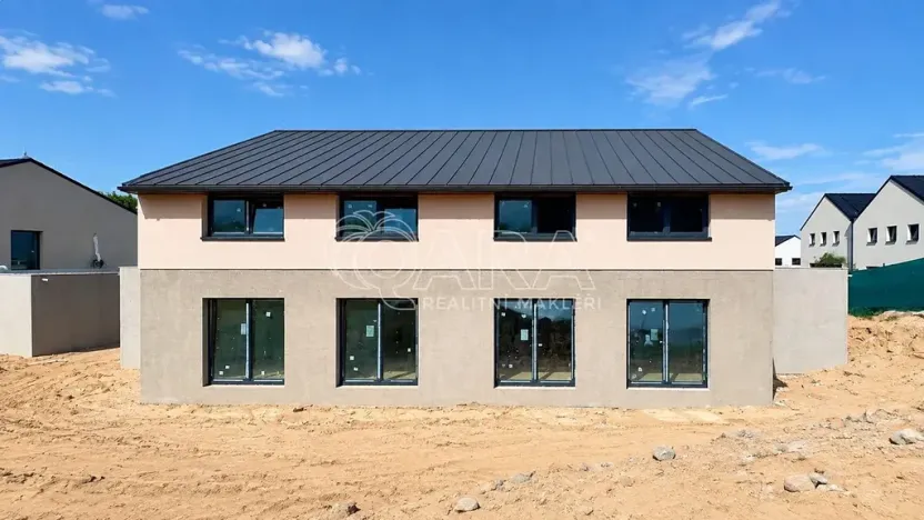 Prodej rodinného domu, Kamenice, Lomená, 156 m2