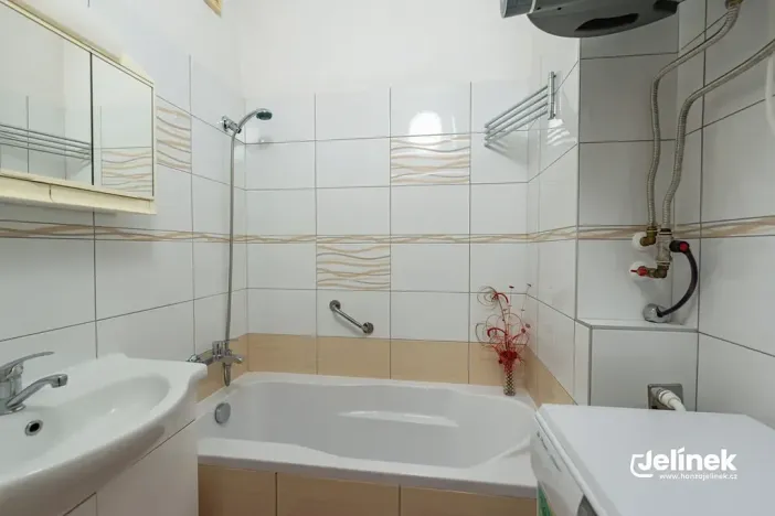 Prodej bytu 3+1, Polička, Svépomoc, 61 m2