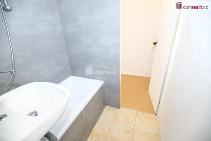 Prodej bytu 2+kk, Karlovy Vary - Drahovice, Vítězná, 41 m2