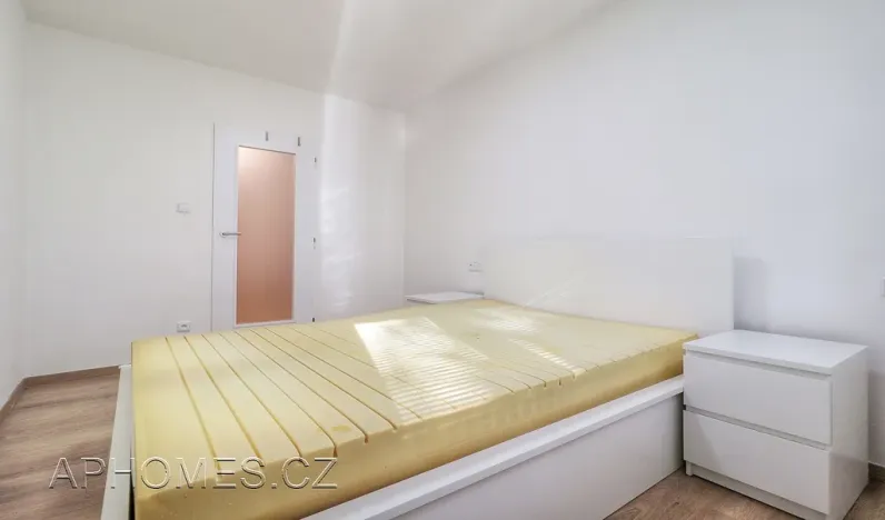 Pronájem bytu 2+kk, Praha, Novoborská, 44 m2