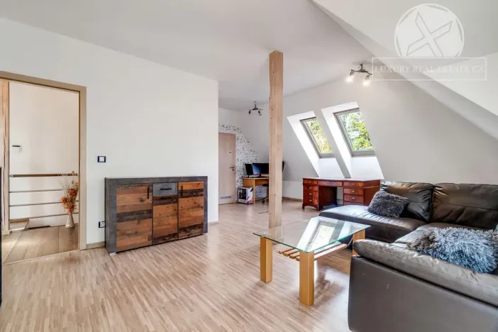 Prodej rodinného domu, Jesenice - Horní Jirčany, 230 m2